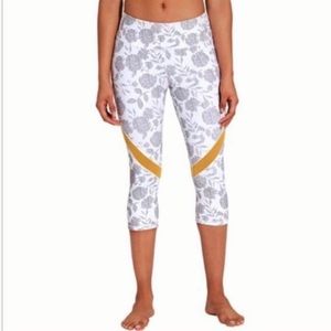 Calia by Carrie Underwood Energize
Capri legging